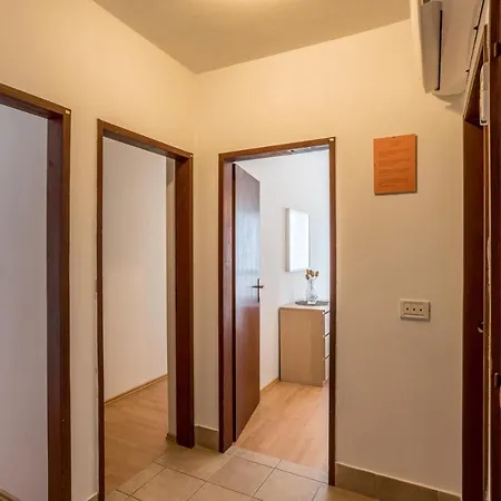 Apartmán Spacious With Three Double Bedrooms *