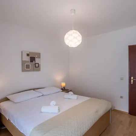 Spacious With Three Double Bedrooms *