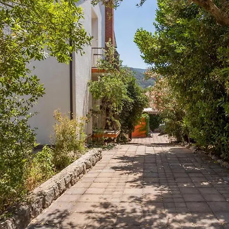 Spacious With Three Double Bedrooms Apartmán Stari Grad (Hvar)