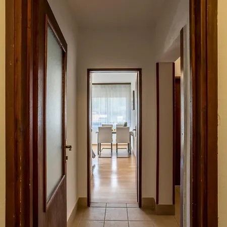 Spacious With Three Double Bedrooms *