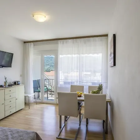 Spacious With Three Double Bedrooms *