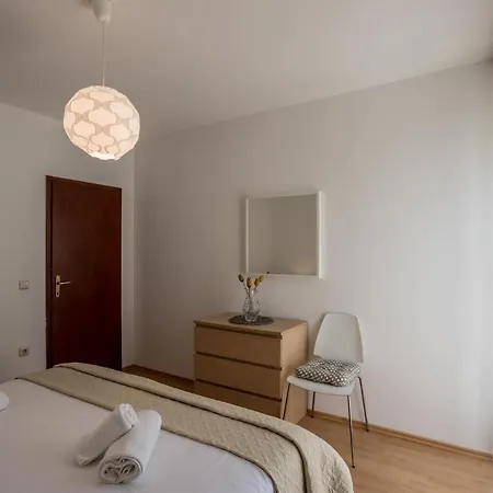 Spacious With Three Double Bedrooms *