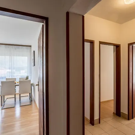 Spacious With Three Double Bedrooms *