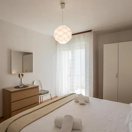Spacious With Three Double Bedrooms *