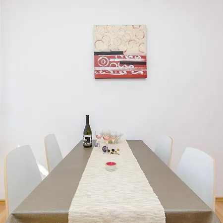 Spacious With Three Double Bedrooms *