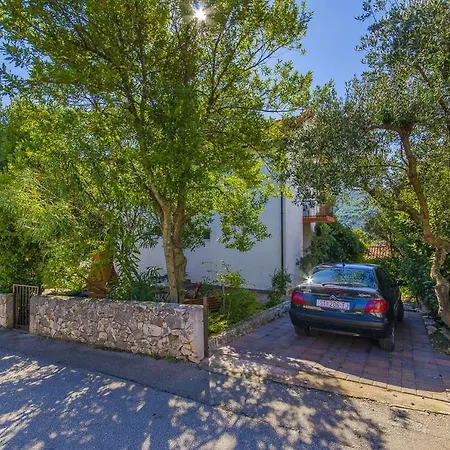 Apartmán Spacious With Three Double Bedrooms *